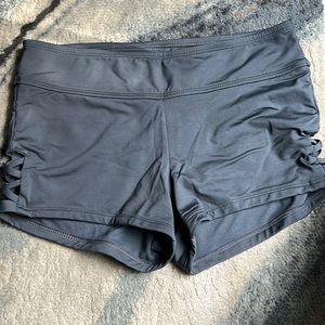 athletic shorts size small